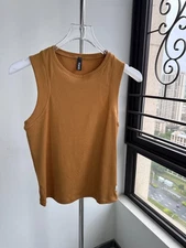 vuori womens VW1213 pose modern-tank