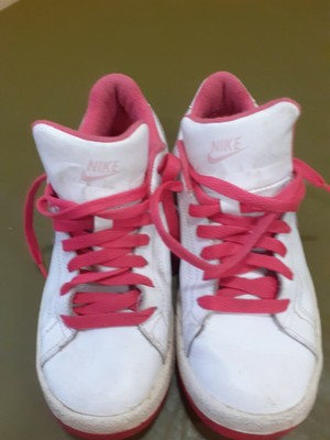 white nike trainers size 4