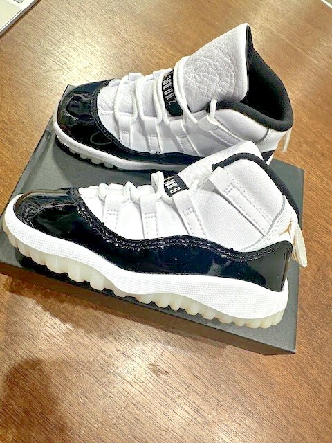 Kids' Toddler Air Jordan Retro 11 White/Black/Metallic Gold 378040 170