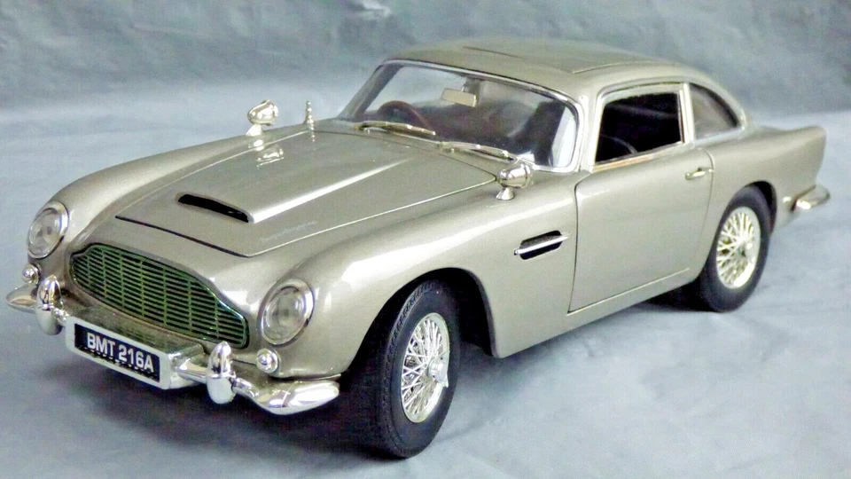 Goldfinger 1:18 Aston Martin DB5 Bond 007 Gadgets Carro Sem Tempo Para Morrer Craig - Imagem 3 de 4