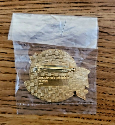 Vintage Planet Hollywood Reno Enamel Lapel Pin - Picture 4 of 4
