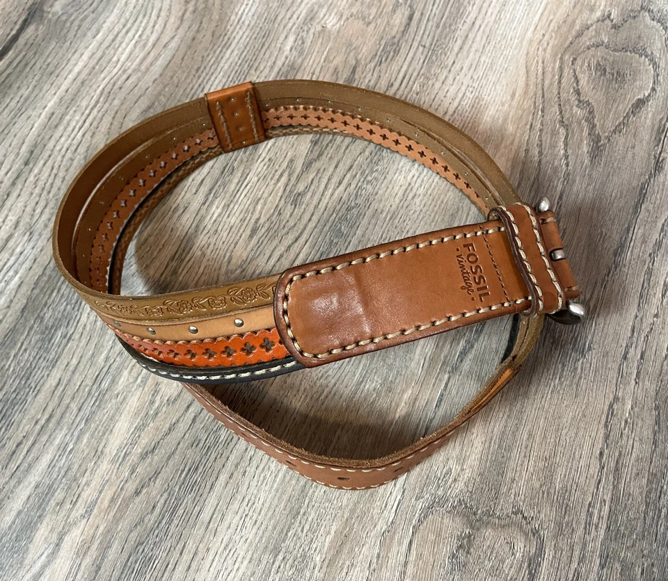 CINTURÓN DE CUERO GENUINO FÓSIL MULTICOLOR CUERO EN RELIEVE TALLA PEQUEÑA USADO EN EXCELENTE ESTADO Foto 3 de 4