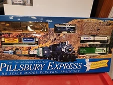 Pillsbury Doughboy,Green giant. "PILLSBURY EXPRESS HO Electric Train"1995 NIB