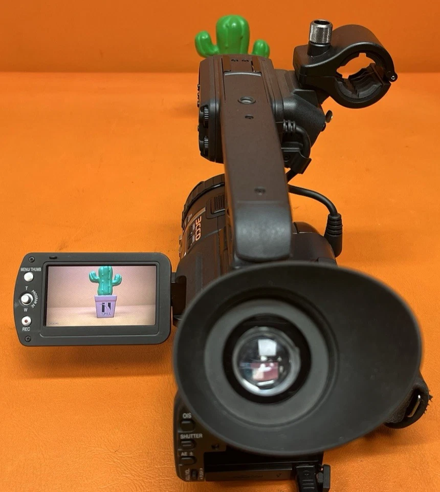 JVC GY-HM150U Compact Handheld 3CCD Camcorder *Tested *No Battery or SD Card - Image 2 of 4