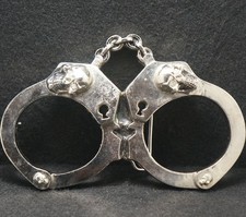 XF29164 VERY COOL VINTAGE 2000s  SKULL HANDCUFFS  UNISEX FASHION BELT BUCKLE