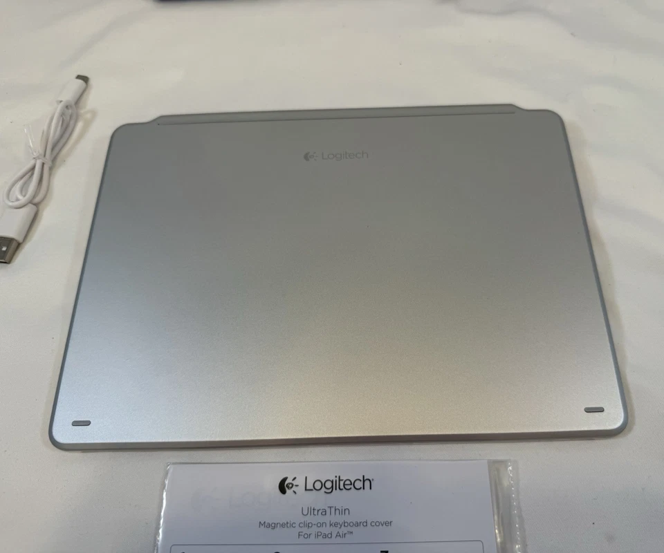 Logitech ULTRATHIN Magnetic Clip-on Keyboard Cover for iPad Air - Image 4 of 4