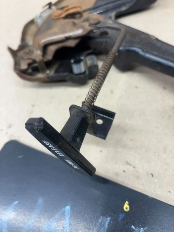 Dodge D100 W150 D350 1981 83 84 86 1987 montaje de pedal de freno eléctrico de emergencia con serie D Foto 3 de 4