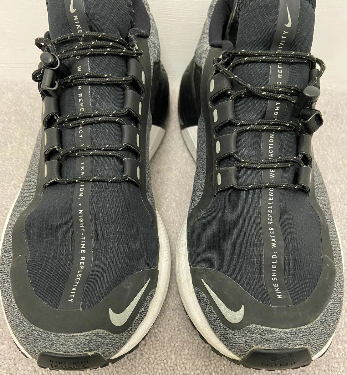 Lace up store runner trainers