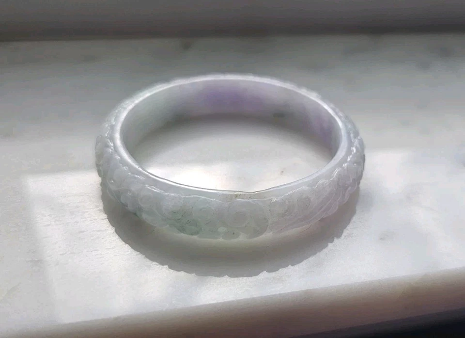 Brazalete de jadeíta natural certificado Birmania grado A tallado lavanda helada 57 mm  Foto 2 de 4