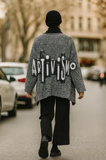 Unikat Artivismo Strickjacke Cardigan 44–48 PopArt Upcycling Wolle Mix EG