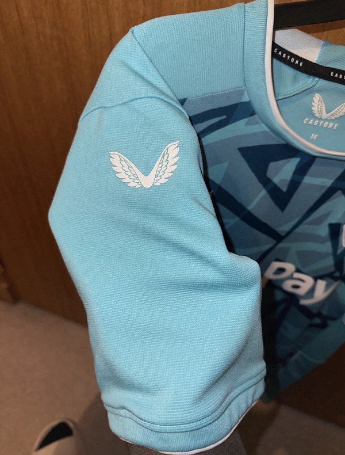 Wolverhampton Wanderers - Away Shirt - Size M - Football thumbnail 7