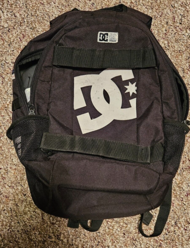 DC Shoe Co USA Backpack w/ Skateboard Straps Vintage Black & White Seven Point - Picture 1 of 9