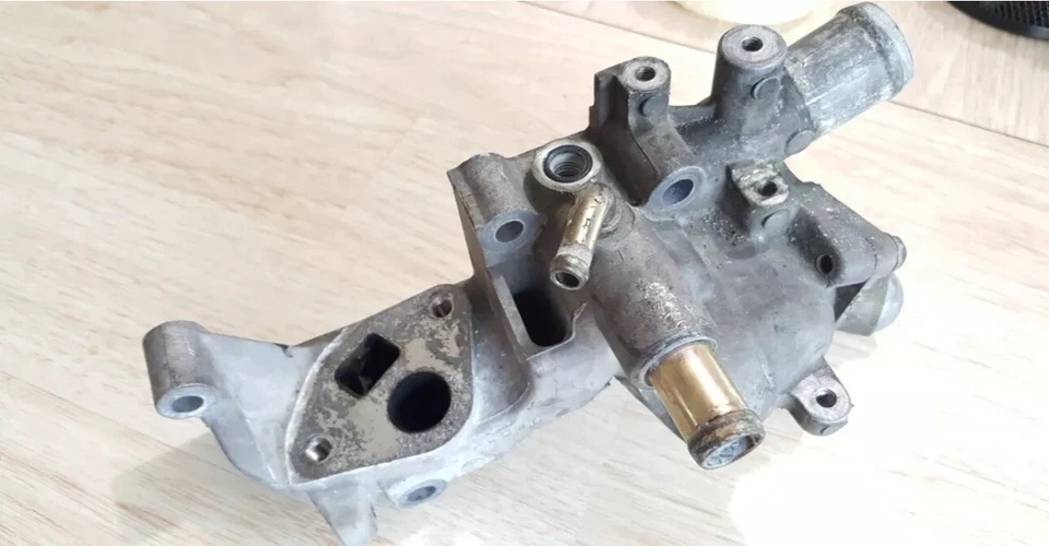 Carcasa termostato honda civic 2001-2005 1,7 L (tipo egr) 19410-PLC-000 D31d8 Foto 2 de 3