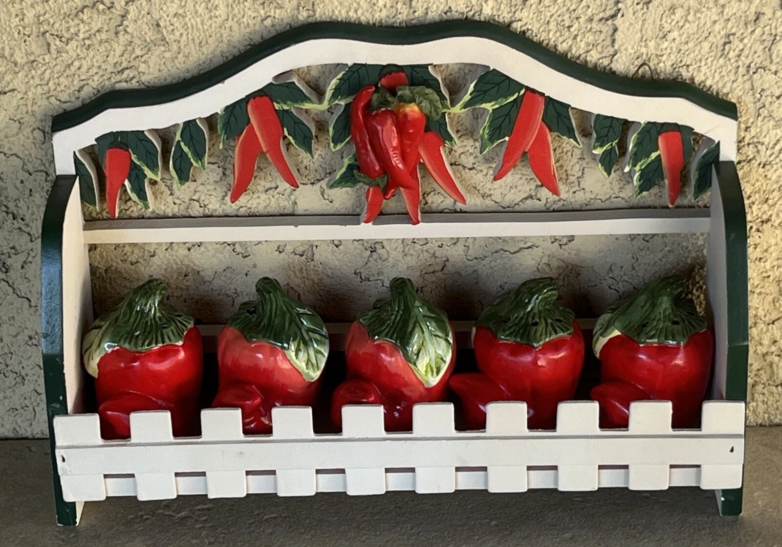 Vtg Wooden 3D Spice Rack W/ 5 Chilli Pepper Shakers for Spices 11.5 X 3 In Wide