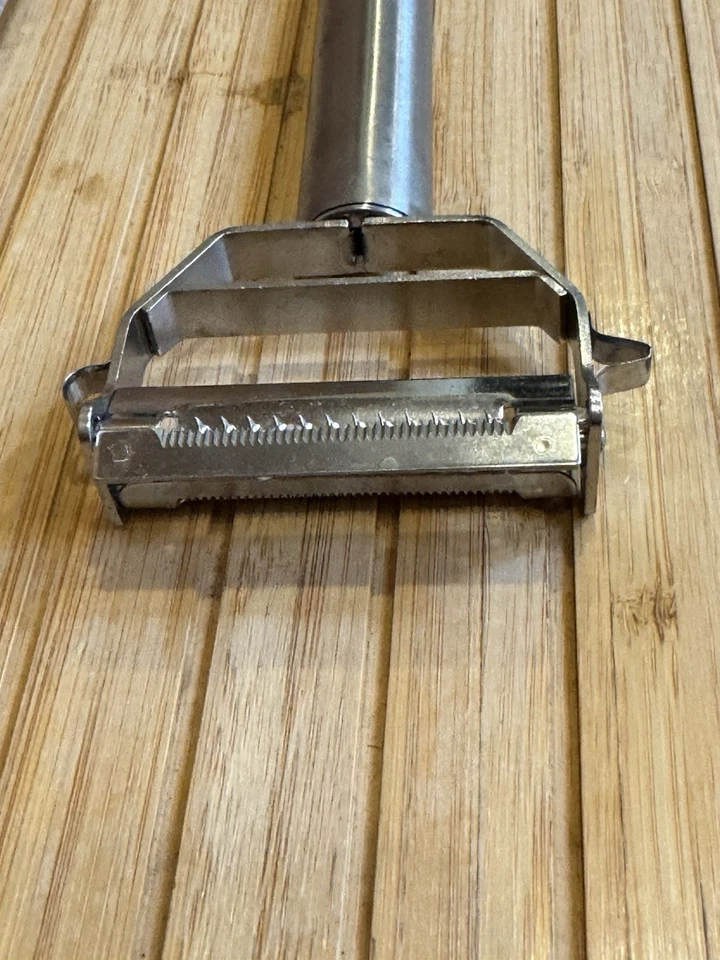 Herramienta Julienne de acero inoxidable Titan pelador multiusos cocina cocina vacaciones Foto 3 de 4