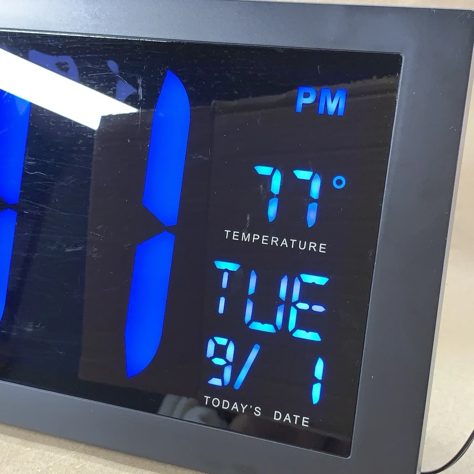 Acurite 76100M Oversized 18" LED Clock with Temperature and Date Tested Works - Image 2 of 4