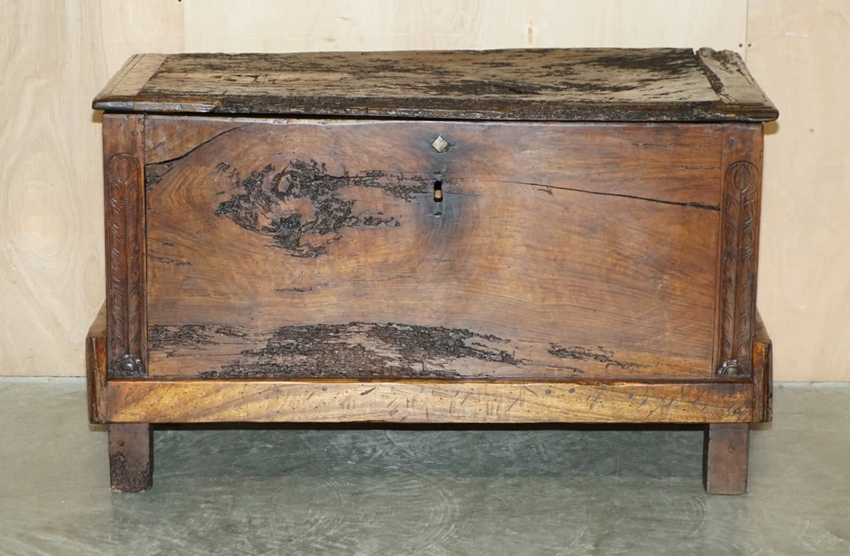 ANTIQUE 18TH CENTURY SIX PLANK HEAVILY BURRED CHESTNUT WOOD TRUNK CHEST - Image 3 of 4