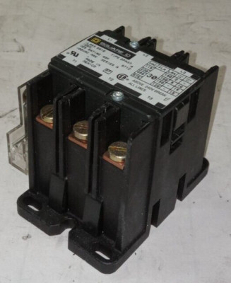 SQUARE D 40 AMP CONTACTOR 3 POLE 600 VAC 15 HP 120V COIL 8910DPA33
