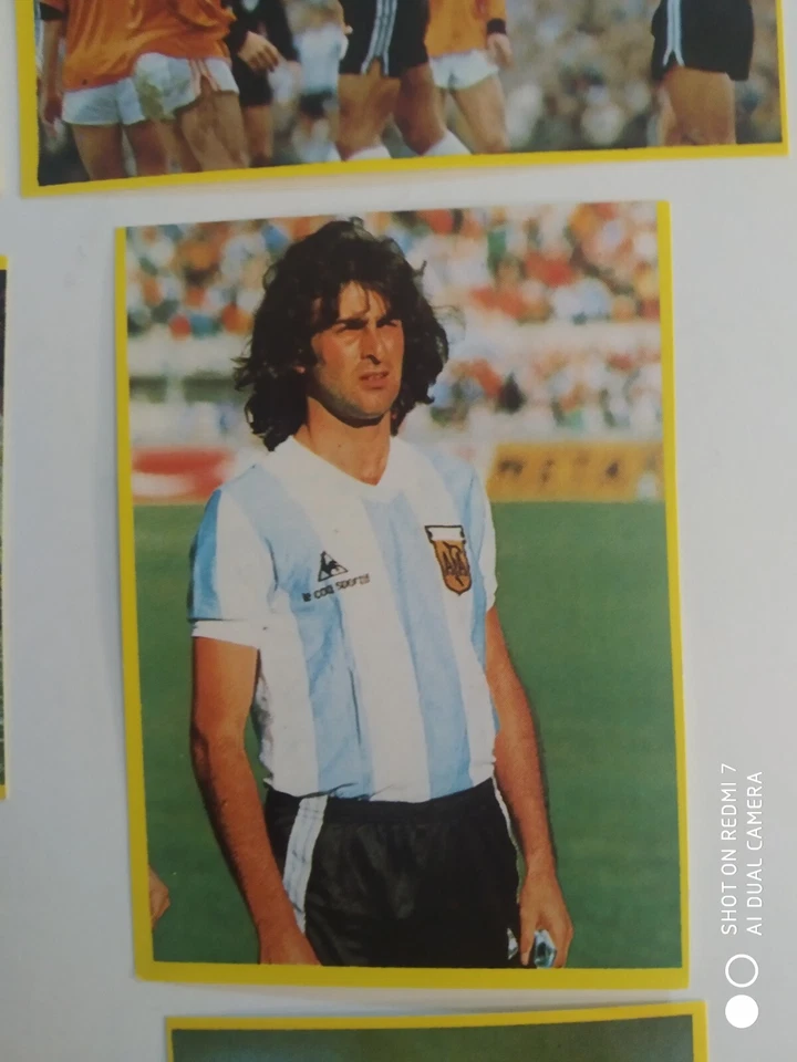 FUTBOL EN ACCION COLECCION COMPLETA 96 CROMOS SIN PEGAR. PELÉ, MARADONA.....1982 - Imagen 4 de 4