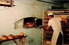 Bread Oven, Hahn's Bakery, Middle Amana, Iowa IA chrome Postcard