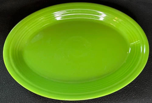 LARGE FIESTAWARE (HOMER LAUGHLIN) SHAMROCK GREEN OVAL SERVING PLATTER (RETIRED)