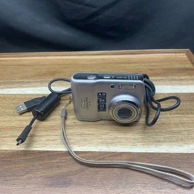 Nikon Digital Camera Coolpix L4 4MP 3x Zoom Silver w/ Data Cable Tested/Working