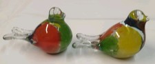 MURANO STIL - GLAS LAMPENSCHIRM FINIALS (PAAR) + METALL VERSCHRAUBPLATTEN - UNBESCHRIFTET.