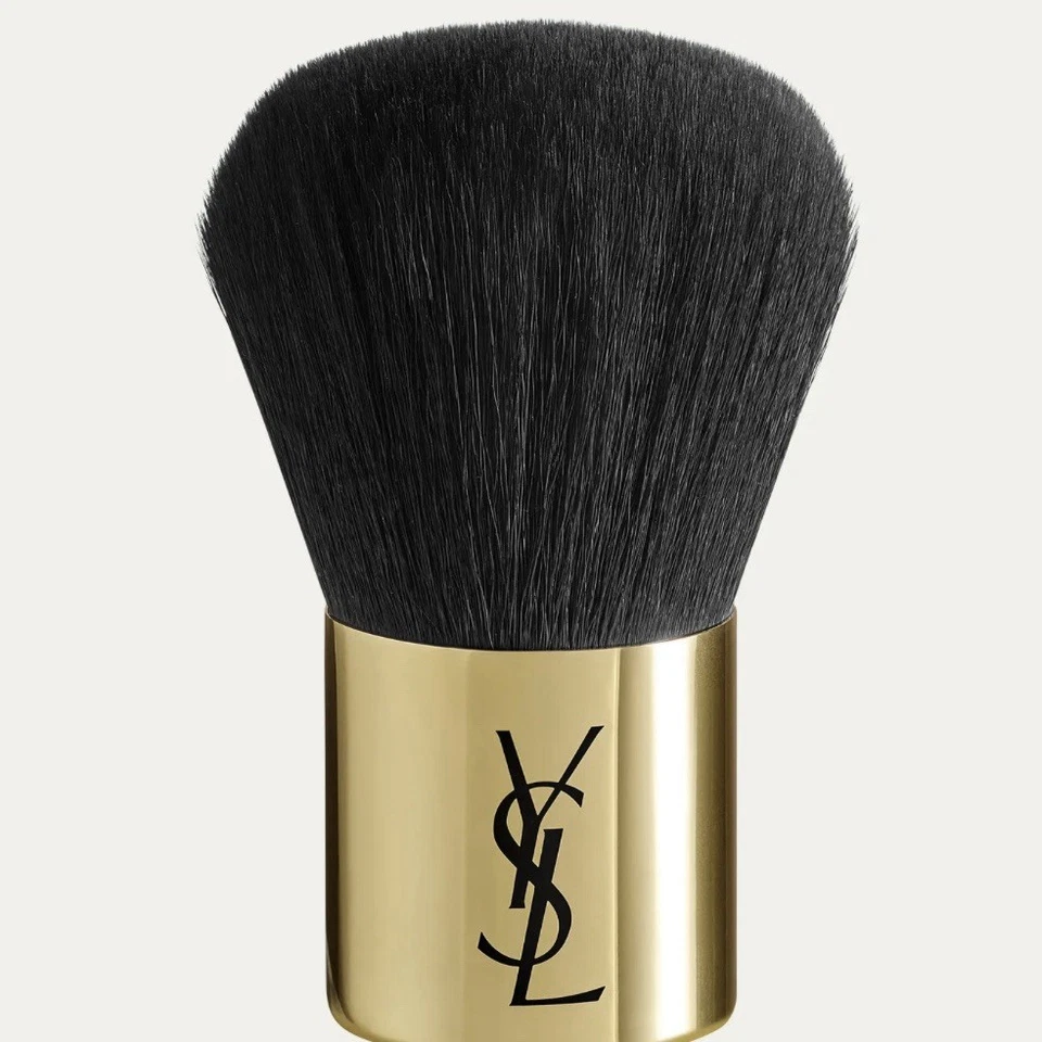 YVES SAINT LAURENT BEAUTE PINCEL KABUKI PRETO E DOURADO COM LOGOTIPO YSL NOVO EM FOLHA - Imagem 2 de 3