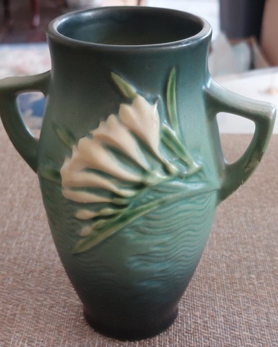 GENUINE ROSEVILLE HTF GREEN & PURPLE FREESIA 117-6 VASE - Picture 5 of 16