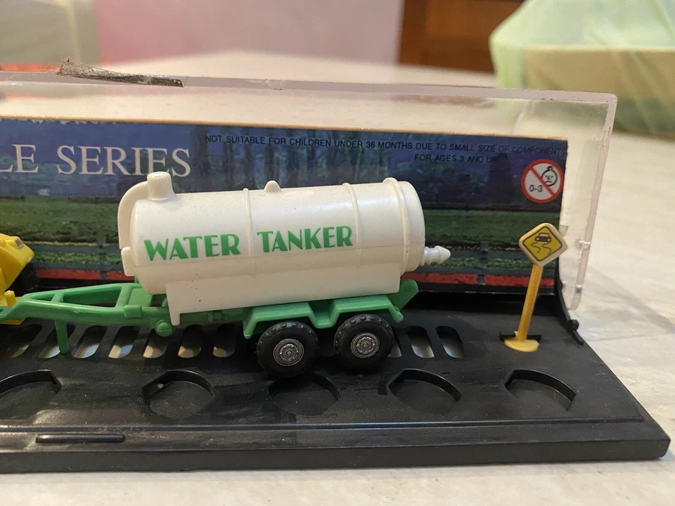 RARISSIMO TRATTORE MEZZO AGRICOLO CON CISTERNA ACQUA ADG 1:87 IN BOX COLLEZIONE - Immagine 3 di 4