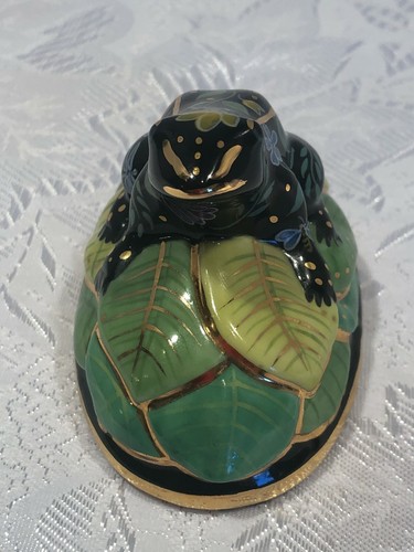 Frog on a Lily Pad By Lynn Chase Designs Hand Painted Figurine - Picture 5 of 7