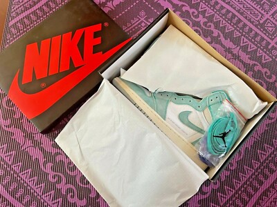 Brand New Air Jordan 1 Retro High Turbo Green Men's Size 9.5 US  555088-311 W/B