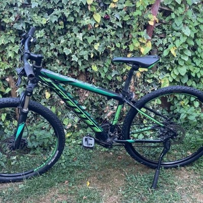vélo VTt scott noir et vert en tres bonne etat