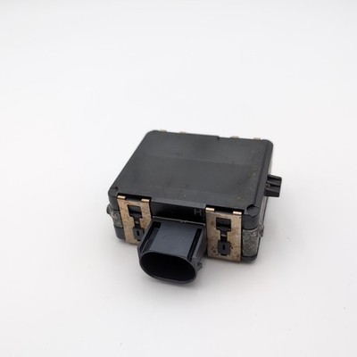 2016 -20 BENTLEY BENTAYGA REAR LEFT LANE CHANGE BLIND SPOT CONTROL MODULE SENSOR