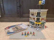 LEGO Creator Expert: Grand Emporium (10211 (Complete w/Manuals and Minifigs)