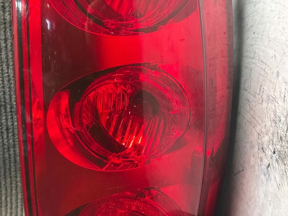 Fits 2007-2011 GMC Yukon XL 1500 Right Tail Light OEM:25975976 Foto 3 de 4