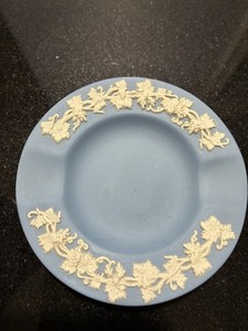 Vintage Wedgwood Grapevine Trinket (ash tray) Jasperware Pale Blue Round 3.75 in