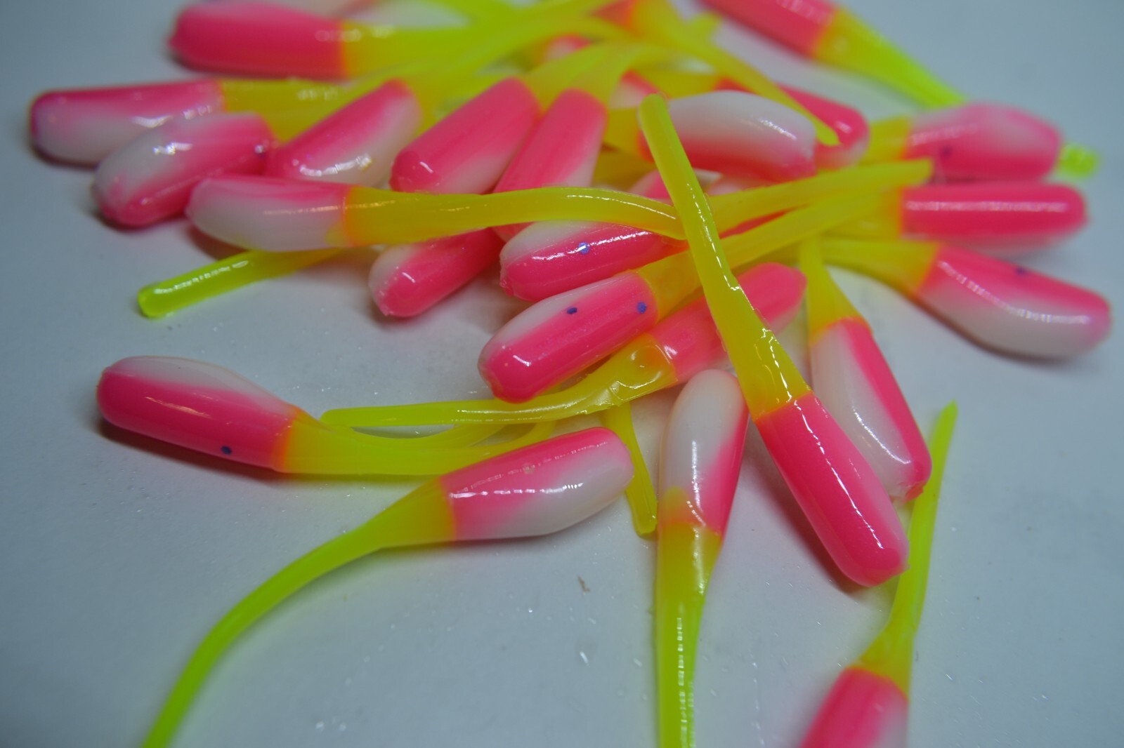 JASONS TACKLE Maschere Stinger Shad - Confezione 30 Grubs Per Crappie - Nero E Oro