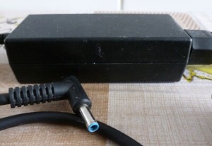 Original HP 45W Laptop Netzteil 19,5V, 2,31A Rundstecker 4,5x12mm blau mit PIN