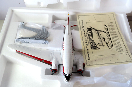 Wings of Texaco 11 Die Cast Bird Douglas DC-3C Ertl #21255P New In Box 2003 - Picture 5 of 6