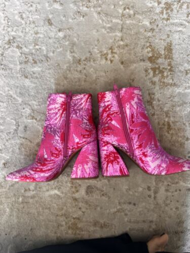 GB Gianni Bini Brocade Block Heel Boots Booties 5.5 Pink Floral Ankle Pointy Toe - Picture 3 of 9