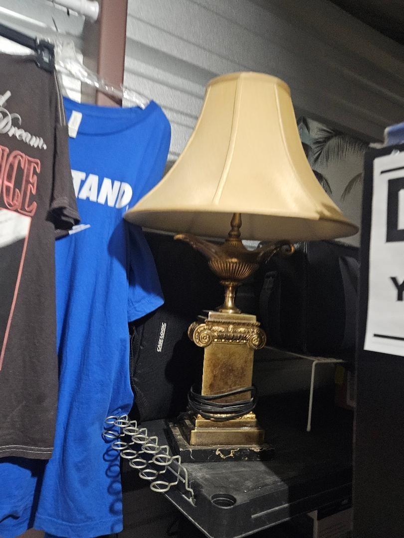 vintage fredrick cooper brass aladdin style lamp with shade