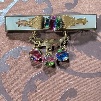 Antique ''Colorado'' brooch with mother of pearl and rhinestones. 