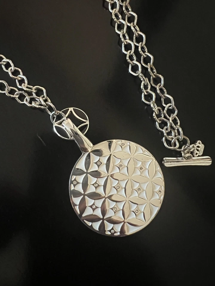 Collar Reversible Piedra Redonda Tono Plata NUEVO Colgante Se Puede Quitar Para Cambiar Foto 2 de 4