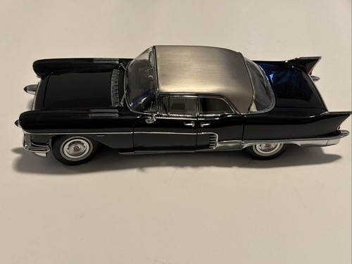Sun Star 1957 Cadillac Brougham 1:18 - Black with Silver Roof - 第 1/7 張圖片