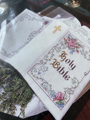 1994 Sealed NOS Bucilla Holy Bible Book Cover Stamped Cross Stitch Kit - Picture 2 of 8