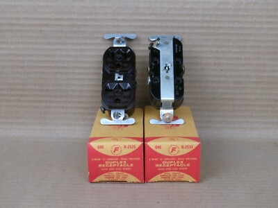 NEW LOT OF 2 CIRCLE F MFG CO R-2535 3 WIRE ''U'' GROUND DUAL VOLTAGE DUPLEX    AK