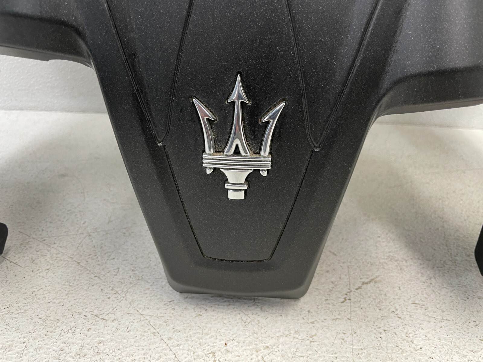 2014-2017 Maserati Quattroporte GTS Engine Motor Cover Lid 3.8L V8 1574 OEM
