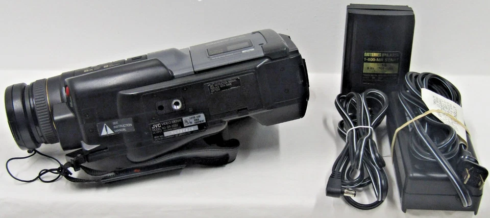 JVC Compact VHS Videomovie Camera / Player GR-303 ~ Works with Case - Image 3 of 4