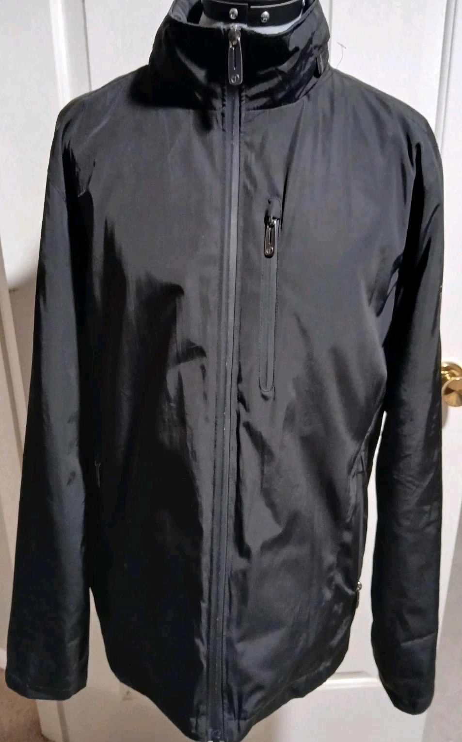TUMI Tech Jacket Med,Black Unisex Windbreaker Packable Hood Front Zip Waterproof
Opens in a new wind